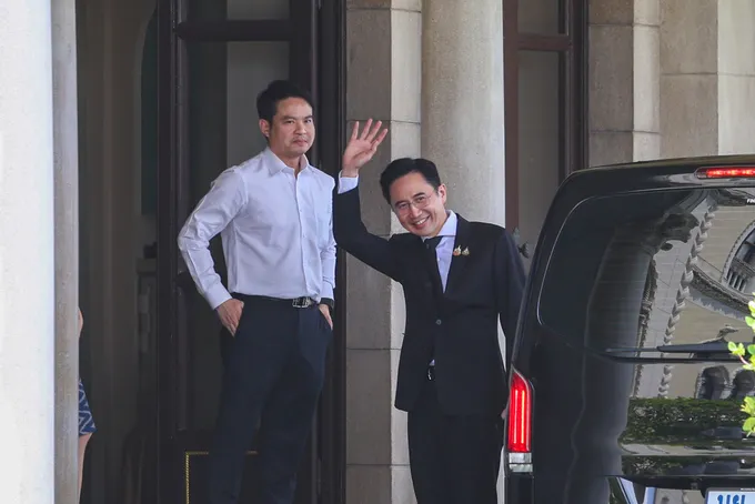 "ยศชนัน-จุลพันธ์" มาถึงทำเนียบฯ ขึ้นตึกไทยฯกินข้าวเที่ยง ตามคำเชิญ"นายกฯ" 