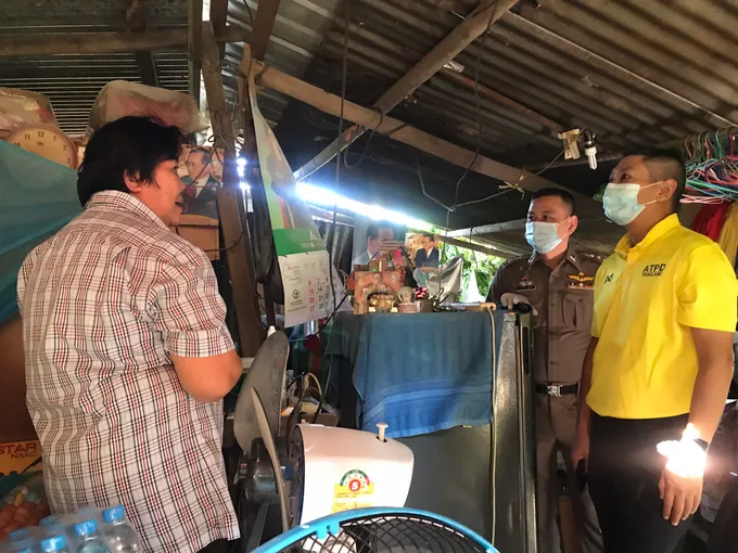 สน.สายไหมร่วมกับสำนักงานเขตสายไหมและภาคสวนประชาชน นำสิ่งของเครื่องใช้ที่จำเป็นมอบให้กับผู้ป่วยติดเตียง