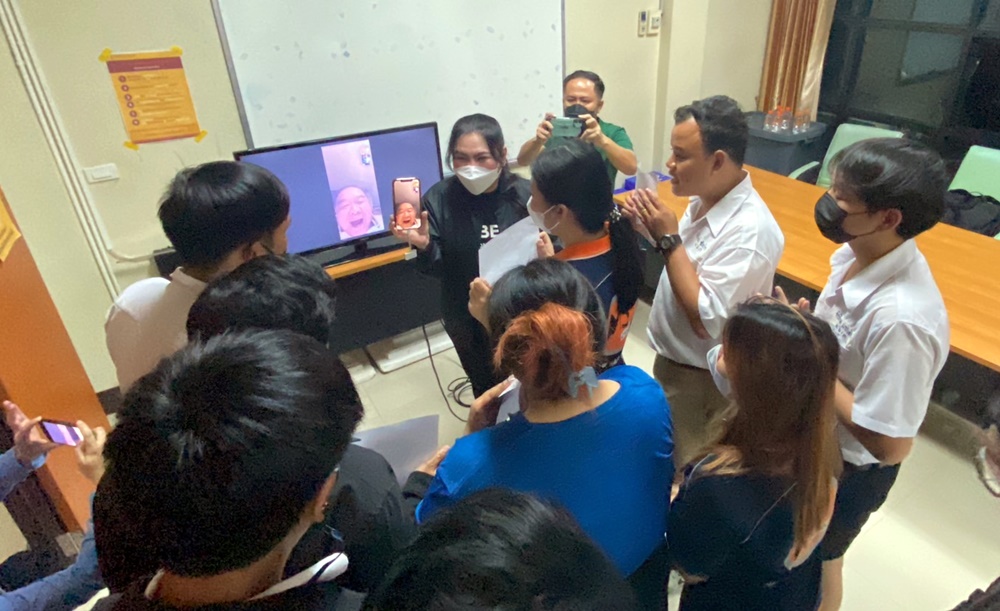 "ลุงป้อม" วิดีโอคอล คุย นศ.เชียงราย รับปากทำประเทศเกิดความปรองดอง-คนไทยเป็นหนึ่งเดียวกัน