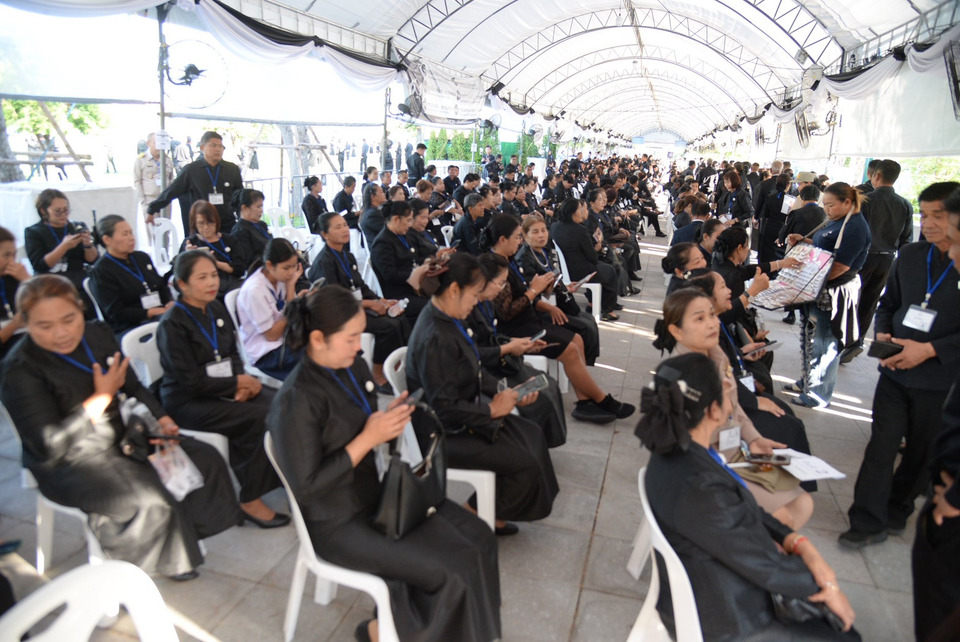 พสกนิกรทั่วประเทศ เข้ากราบถวายบังคมพระบรมศพ “พระพันปีหลวง”  28 ม.ค. เปิดให้เข้ากราบถึง 14.00 น.