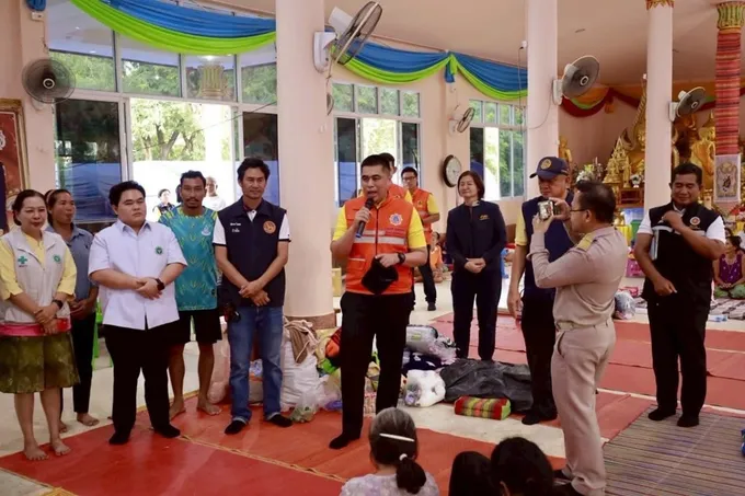 ผู้ว่าฯ ศรีสะเกษ ย้ายผู้อพยพจากสถานศึกษา หวังลดผลกระทบต่อการเรียนของเด็ก
