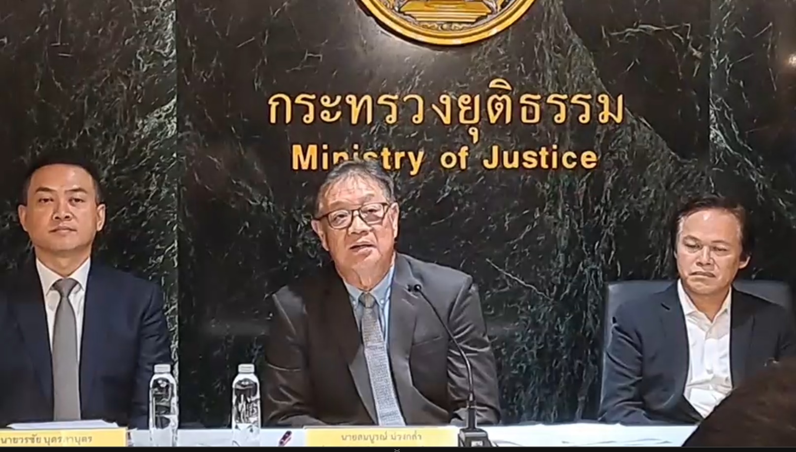 การเมืองร้อนฉ่า! “ยธ.-กรมคุก”ตั้งโต๊ะสวนกลับ “กมธ.มั่นคงฯ” ไม่มีอำนาจเรียก “ทวี-อธิบดีกรมคุก”ชี้แจง ปม “ทักษิณ”
