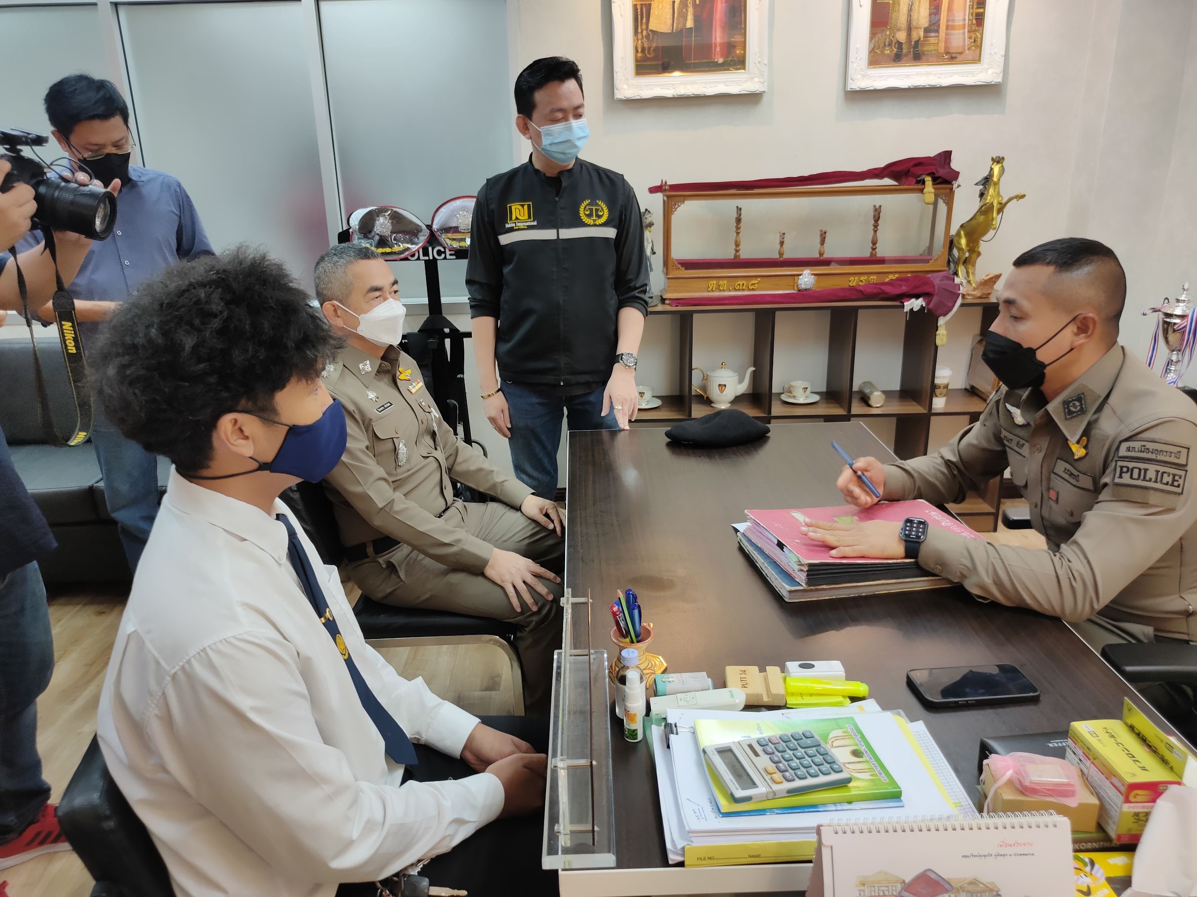 น้องบาสฮีโร่ เดินขึ้นโรงพักแจ้งความอีกรอบ แอดมินเพจดังพูดความจริงไม่หมด