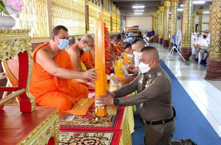 ผู้การตำรวจอุตรดิตถ์  นำ ขรก.ตำรวจ 99 นาย ร่วมงดเหล้าเข้าพรรษา ถวายเป็นพระราชกุศล
