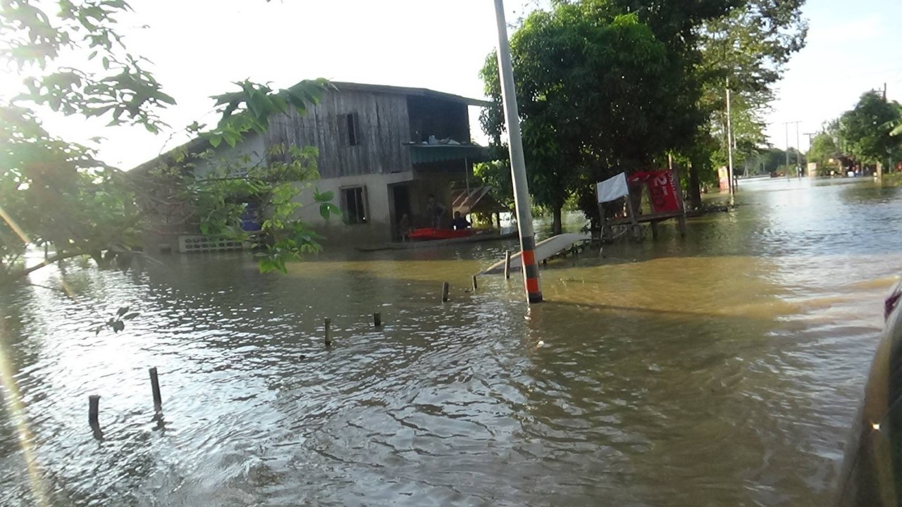 ผู้ว่าฯตรัง เร่งสำรวจความเสียหายและฟื้นฟูหลังน้ำท่วม  ที่เหลืออีก 4 อำเภอน้ำลดระดับลงอย่างต่อเนื่อง 