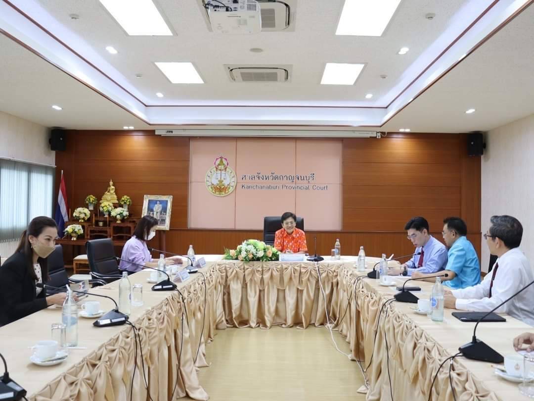 สสจ.กาญจนบุรีนำคณะเข้าพบหัวหน้าศาลจังหวัดประสานความร่วมมือการดูแลสุขภาพของบุคลากรศาลยุติธรรม  