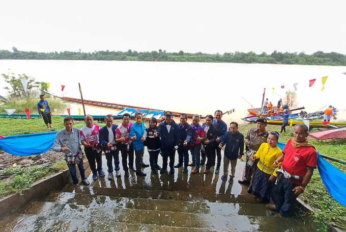 มุกดาหาร เปิดประเพณีแข่งเรือยาวเทศบาลตำบลดอนตาลผาสุก 