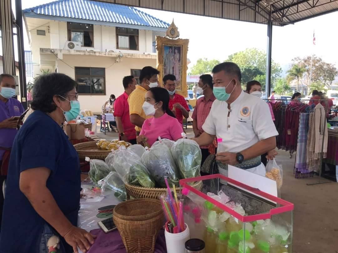 "อบต.ช่องสาริกา"จัดตลาดราคาถูกช่วยปชช.แก้ค่าคลองชีพพุ่ง!