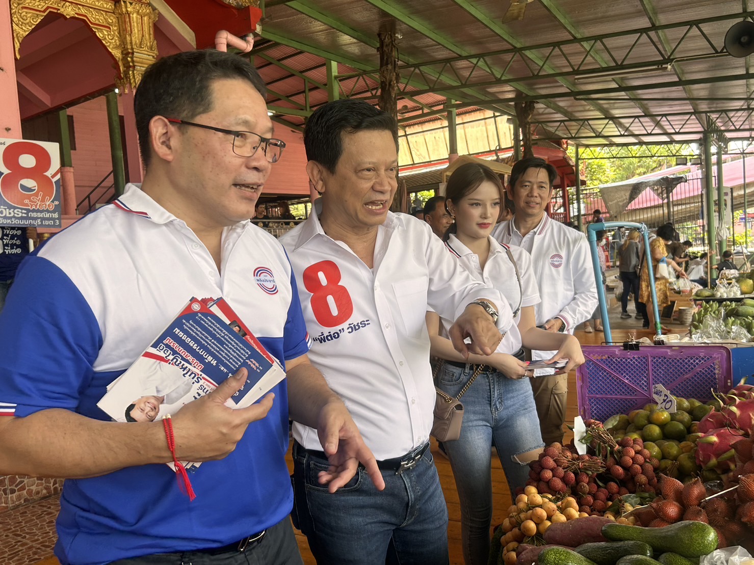 “อุตตม-สนธิรัตน์” ลุยกทม.-นนทบุรี ขึ้นรถแห่-พบปะประชาชน ขอคะแนนเสียงให้ “รชฏ-วัชระ” ก่อนเลือกตั้ง 