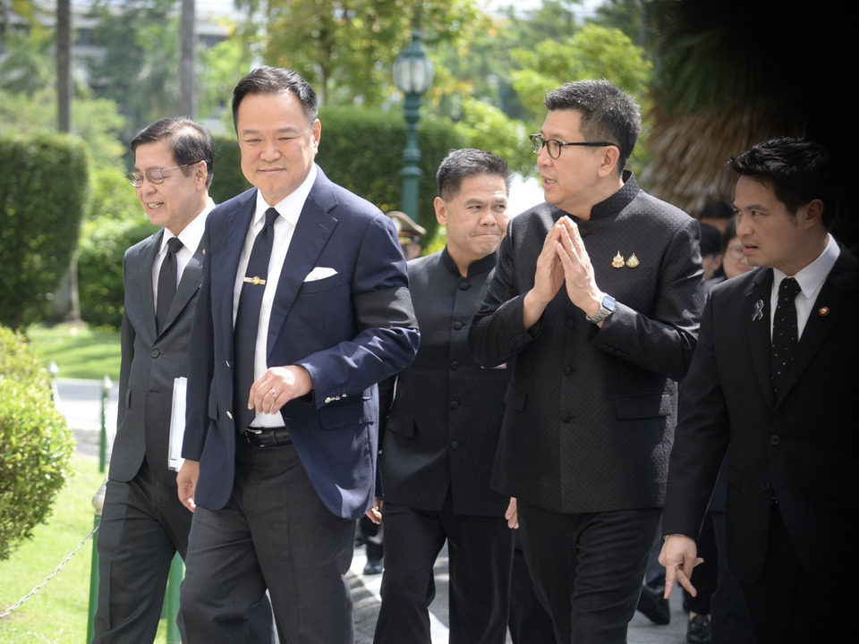 สะพัด ! "นายกฯ" เฉ่ง "รมต." ปราบมาเฟียภูเก็ต ไม่คืบ โยนถาม "ปลัดมท." หลังมีคำสั่งย้าย "รองผู้ว่าฯภูเก็ต" ด้าน "อรรษิษฐ์" ไม่ตอบ