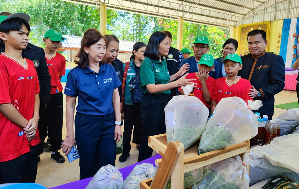 ครูคอมพิวเตอร์หัวใจเกษตรจากกาฬสินธุ์ ลุ้นรางวัลที่ปรึกษายุวเกษตรกรดีเด่นระดับประเทศ