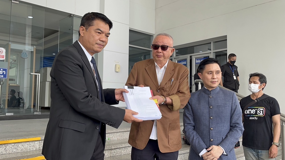 "สนธิ" ควง "ปานเทพ" บุก ปปช. ยื่นเอกสารหลักฐานตรวจสอบที่ดิน "ชูวิทย์" 
