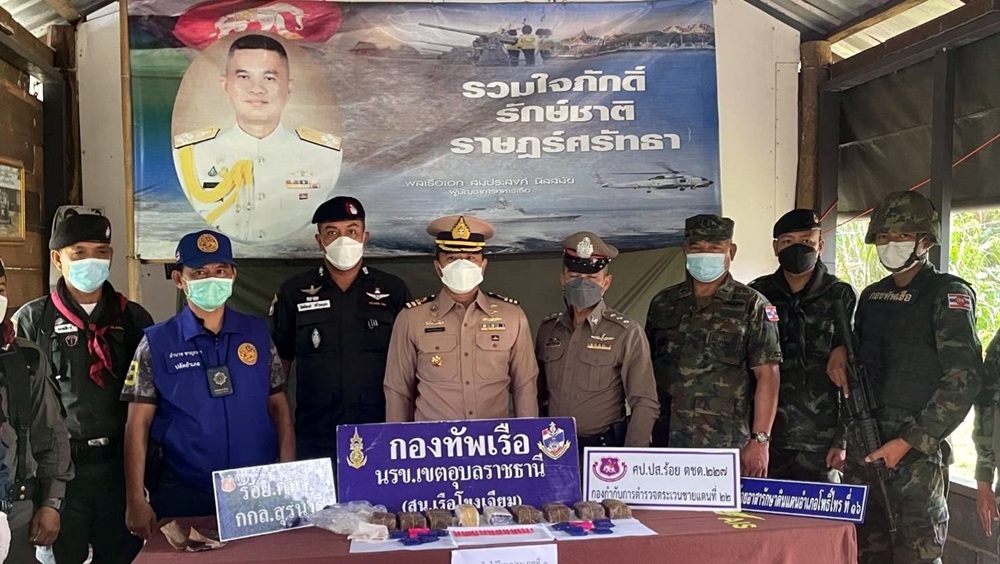 นรข.อุบลฯ ตรวจยึดยาบ้าริมฝั่งโขง 2 หมื่นเม็ด ผู้กระทำผิดวิ่งหนีลงเรือหลบหนีไปได้