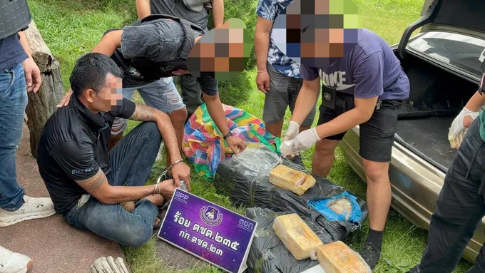 สกลนคร ตชด.235 สกัดจับยาบ้า 8.8 แสนเม็ด ซุก 3 กระสอบ พร้อมปืน ก่อนลำเลียงเข้าสู่พื้นที่ตอนใน