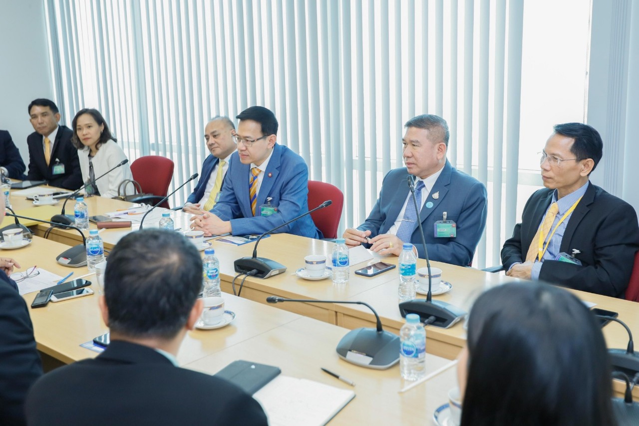 คปภ. หารือกองทุนหมู่บ้าน (กทบ.)เร่งนำระบบประกันภัยบริหารความเสี่ยงรับมือไวรัสโควิด-19