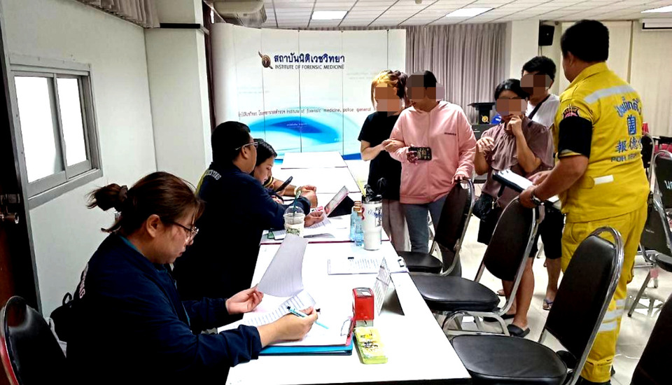 ญาติทยอยรับศพเหยื่อไฟไหม้โรงเบียร์ลาดพร้าว นิติเวชเร่งตรวจ DNA ผู้เสียชีวิต