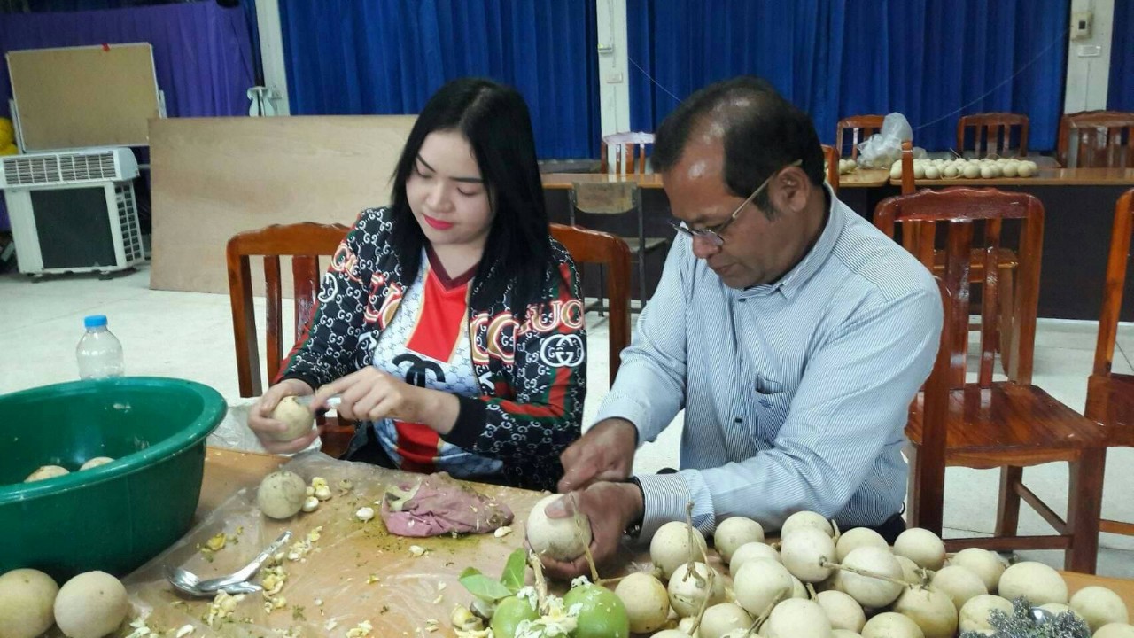 อบต.ค้อเหนือผลิตไฟตูมกาเพื่อส่งเสริมประเพณีออกพรรษาจุดไฟตูมกาที่ยโสธร