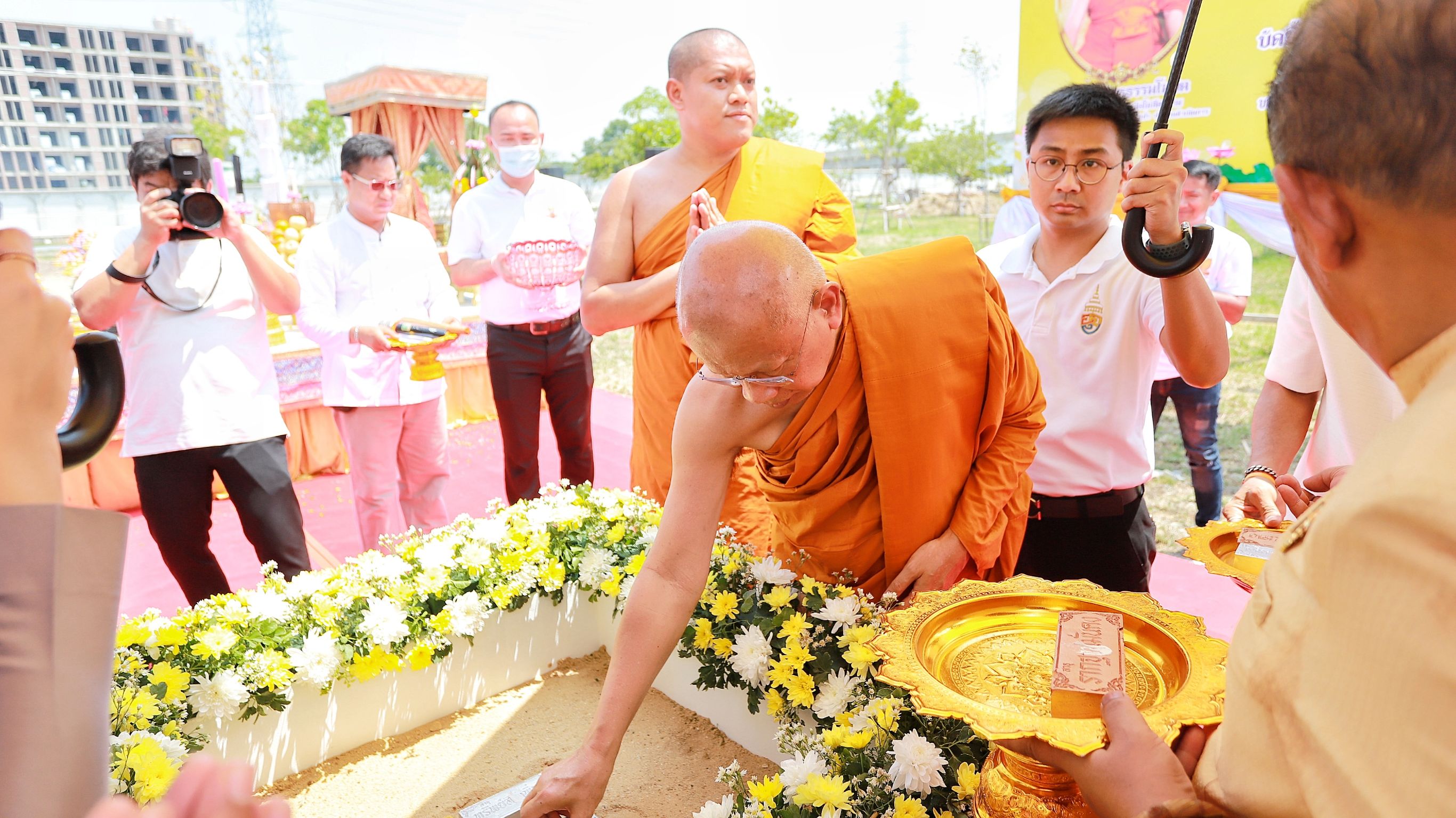 เจ้าประคุณสมเด็จพระมหาวีรวงศ์ วางศิลาฤกษ์อาคารสมเด็จพระพุฒาจารย์ (โต พรหมรังสี)วัดบางหลวงหัวป่า ปทุมธานี