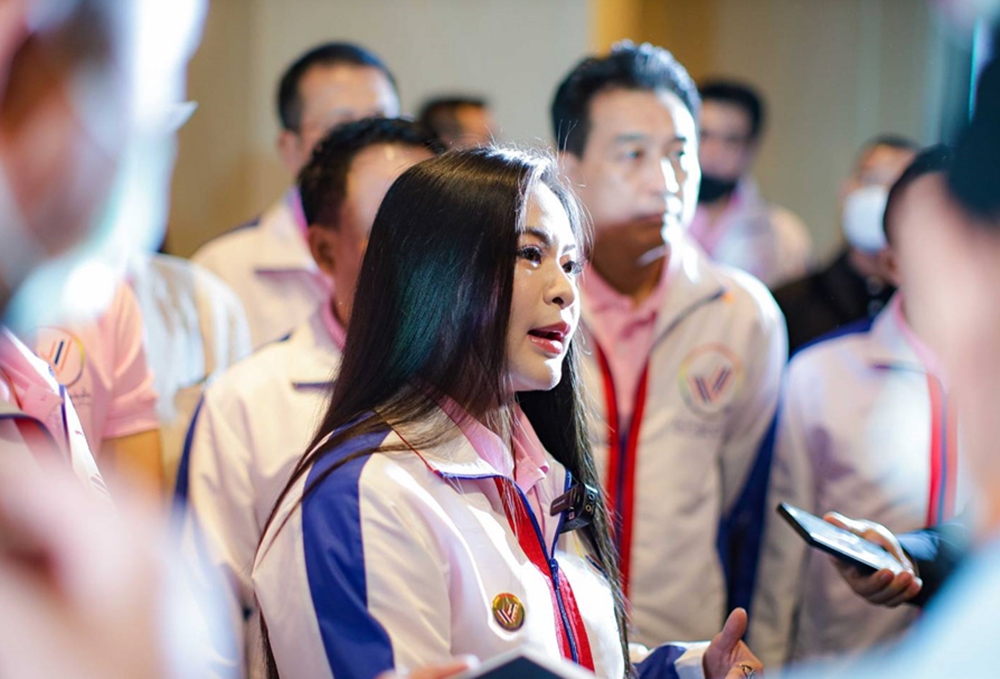 "มาดามหยก" ปธ.ที่ปรึกษาพรรครวมแผ่นดิน เตรียมเปิดตัวผู้สมัคร ส.ส.ปาร์ตี้ลิสต์-ระบบเขต 