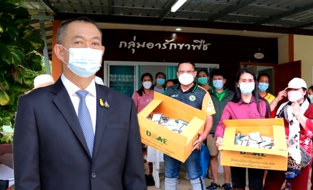 "เฉลิมชัย" สั่งเร่งช่วยเกษตรกรสุโขทัย แจกชุดพืชพันธุ์ดี-ไตรโคเดอร์มา ฟื้นฟูหลังน้ำลด