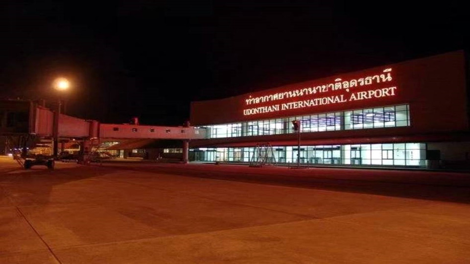 สนามบินอุดรธานีไฟรันเวย์ขัดข้อง เครื่องบินลงไม่ได้ ผู้โดยสารตกค้างเพียบ