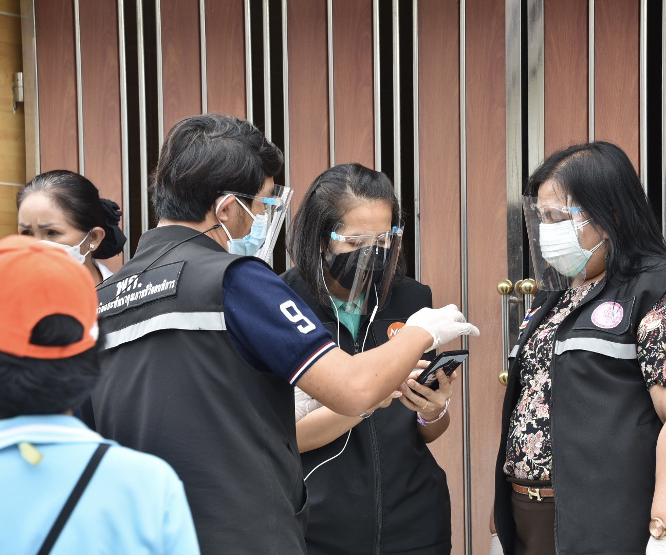 พม.ร่วมลงพื้นที่ให้การช่วยเหลือคนพิการที่ได้รับผลกระทบจาก COVID-19 