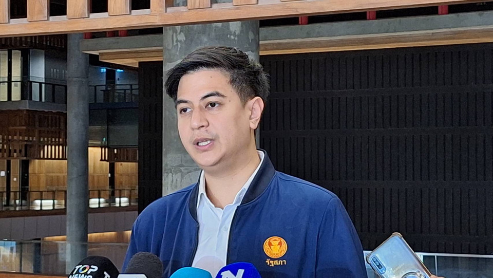 “ไอติม” สับยับแถลงผลงาน 2 ปี สว.ซัดเข้าข่ายผลประโยชน์ทับซ้อน สะกิดนายกฯ อย่าลืมรมต.ค่ายมหาดไทย-ต่างประเทศ ผลงาน “โลกถูกลืมไม่ลง”