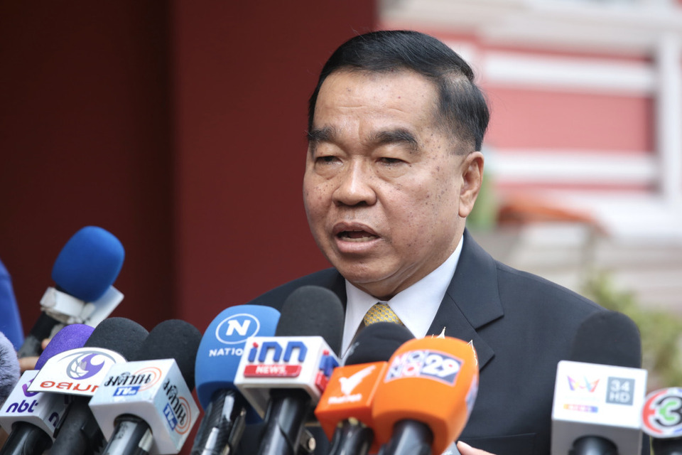“บิ๊กเล็ก” กร้าว! “ผบ.ทบ.” พร้อมรบ 100% ยันเร่งถก GBC กำหนดแผนอพยพชาวกัมพูชาออกจากบ้านหนองจาน ให้เสร็จก่อนยุบสภา 