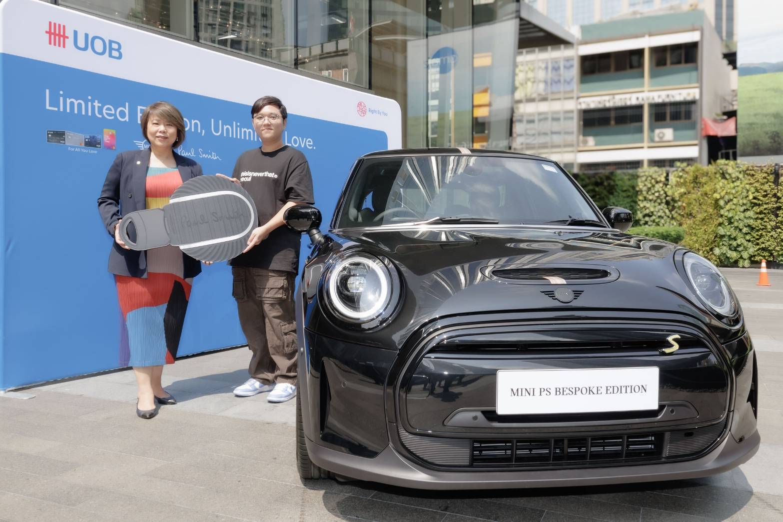 ยูโอบี มอบรางวัลรถ MINI Limited Edition ออกแบบร่วมกับ Paul Smith ที่มีเพียง 5 คันในโลก ให้แก่ผู้โชคดีจากแคมเปญ Limited Edition, Unlimited Love 