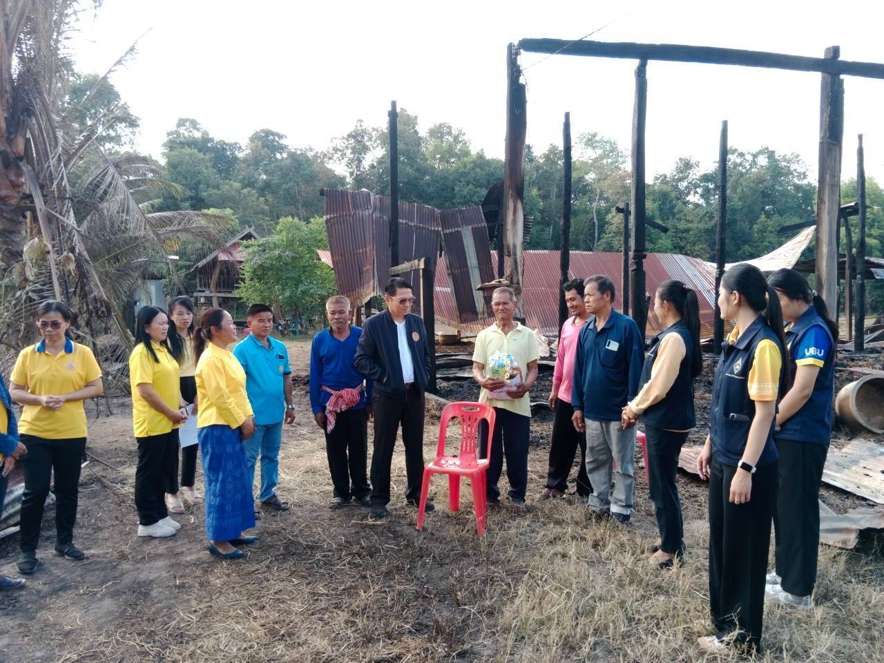 นอภ.คำเขื่อนแก้ว เยี่ยมให้กำลังใจครอบครัวประสบอัคคีภัย