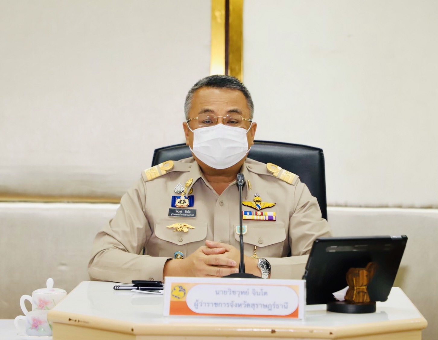ผู้ว่าฯสุราษฎร์ ห่วงปัญหาคนคิดสั้น เปิดสายด่วน 1300 และ 1323 
