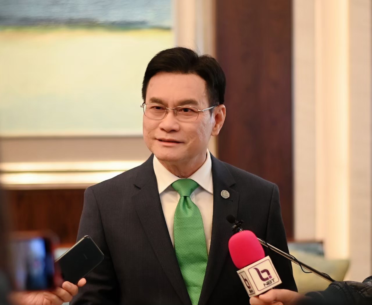 “จุรินทร์” ฟาดรัฐบาล แจกเงินหมื่นทำไมไม่ถามกฤษฎีกาให้ชัดเจนถูกหรือผิดกฎหมาย สร้างความหวังไปวันๆ 