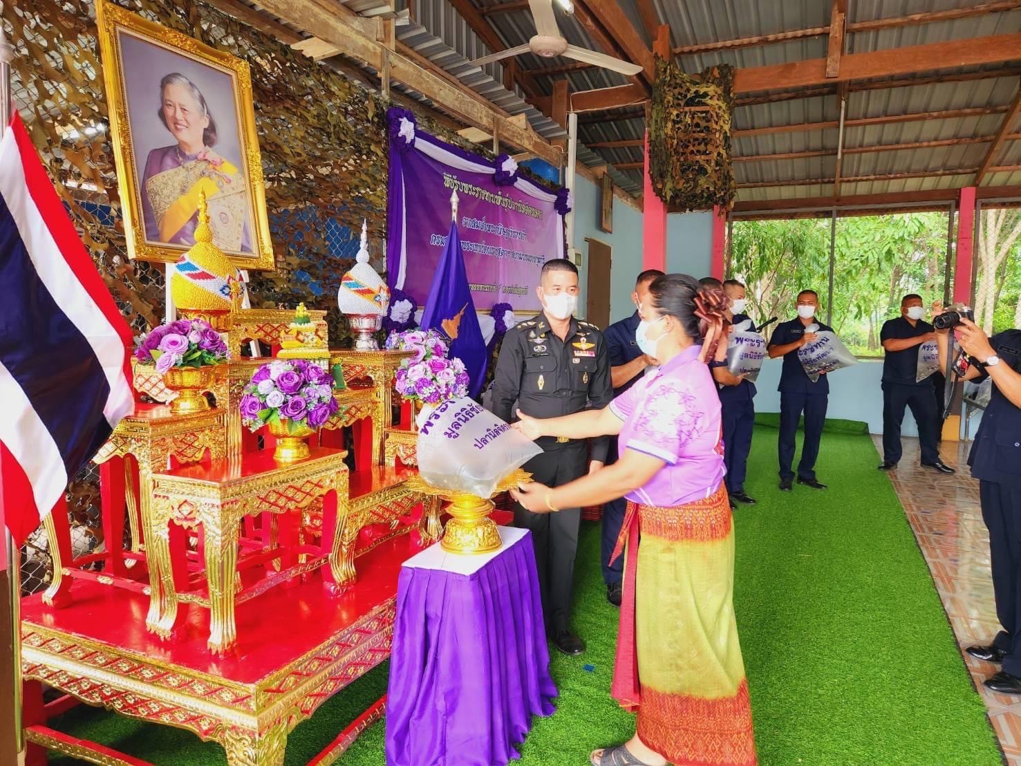 ศูนย์ผลิตพันธุ์ปลาน้ำจืด “พระราชทาน” พันธุ์ปลานิลจิตรลดา เพื่อนช่วยเพื่อน มอบพันธุ์ปลาให้แก่ราษฎรในพื้นที่สุรินทร์