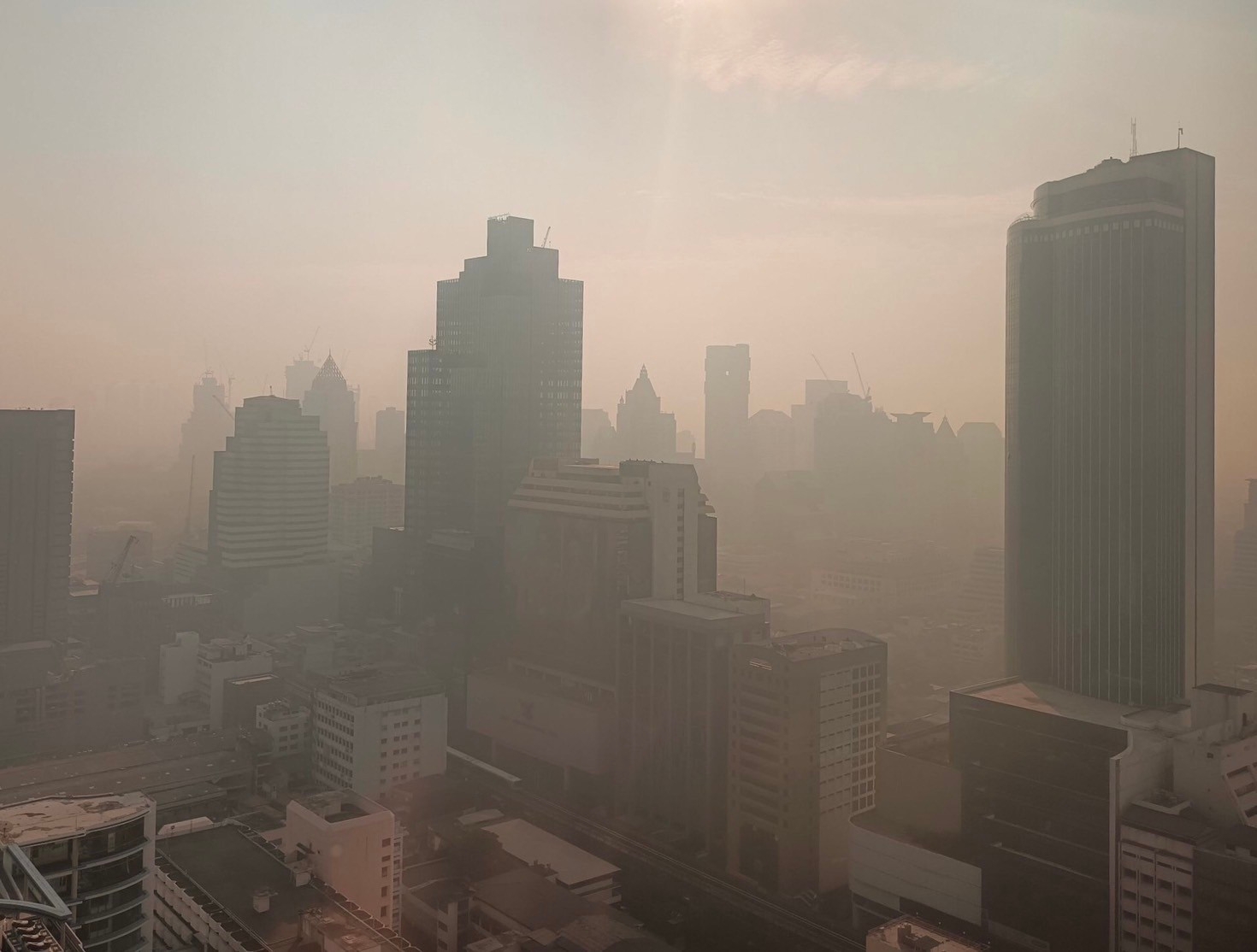 หมอเตือน "ฝุ่น PM 2.5" ส่งผลอันตรายต่อดวงตาของเด็ก