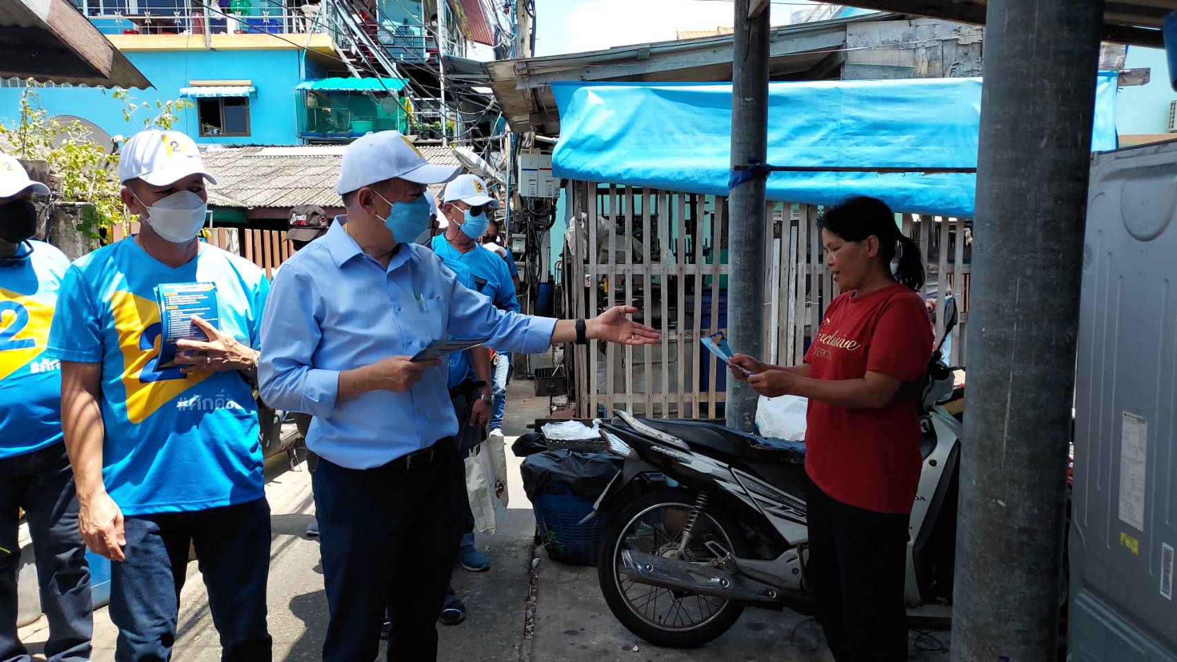 ผู้สมัครนายกเมืองพัทยาเบอร์ 2 นำทีมลงพื้นที่หาเสียงตลาดเก่านาเกลือ 