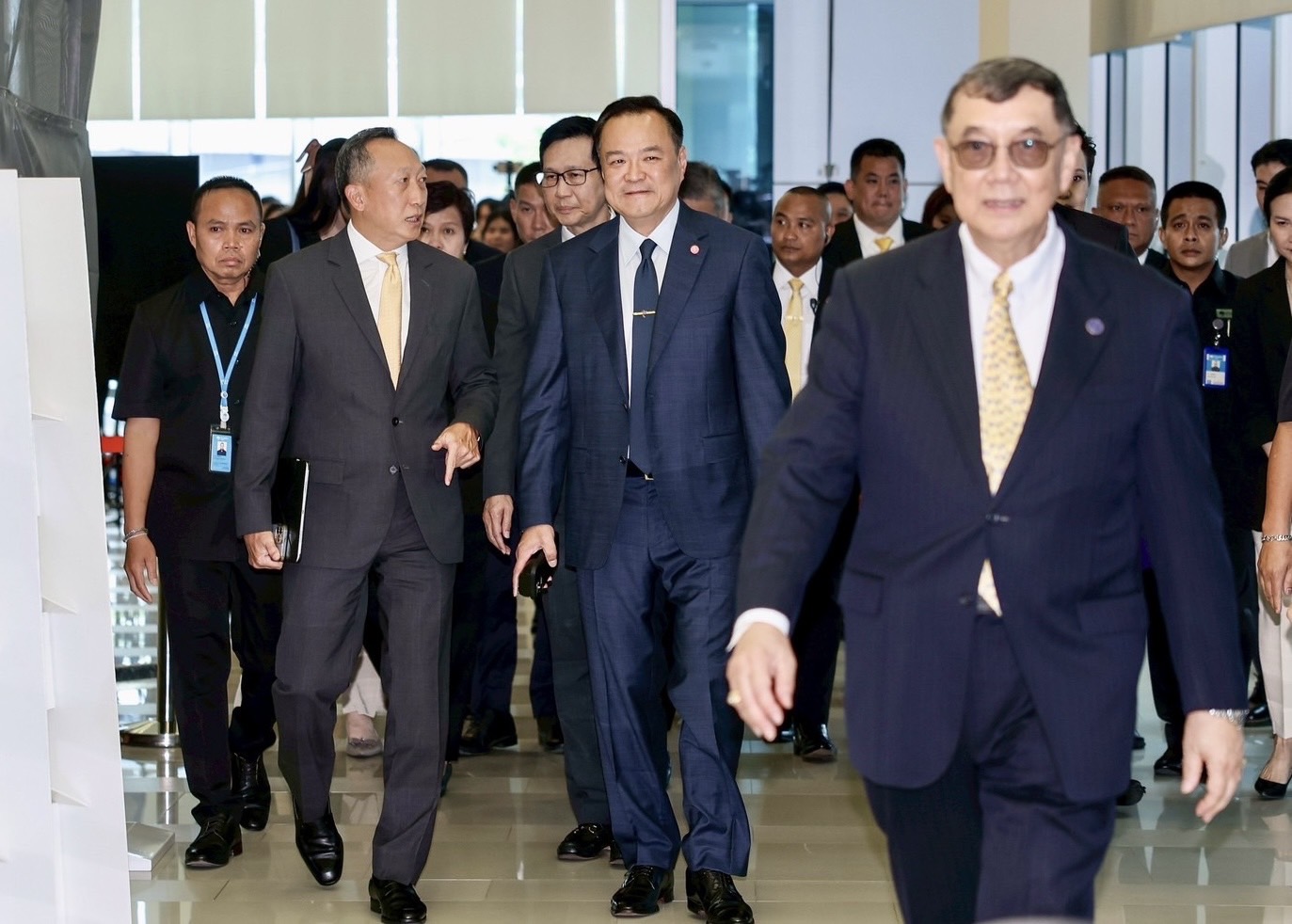 ร่างฯแถลงนโยบาย "รัฐบาลอนุทิน" เสร็จแล้ว! "นายกฯ"  แจงเอง ไร้องครักษ์ป้อง