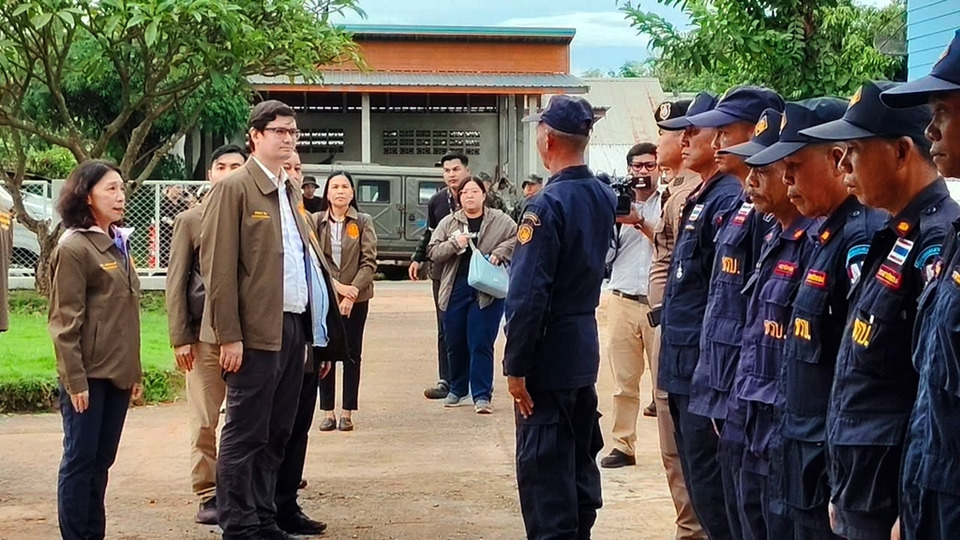 "รังสิมันต์ โรม" ลงพื้นที่ชายแดนศรีสะเกษ ชี้ภูมะเขือต้องติดตั้งระบบต่อต้านโดรนเสริมความมั่นคง