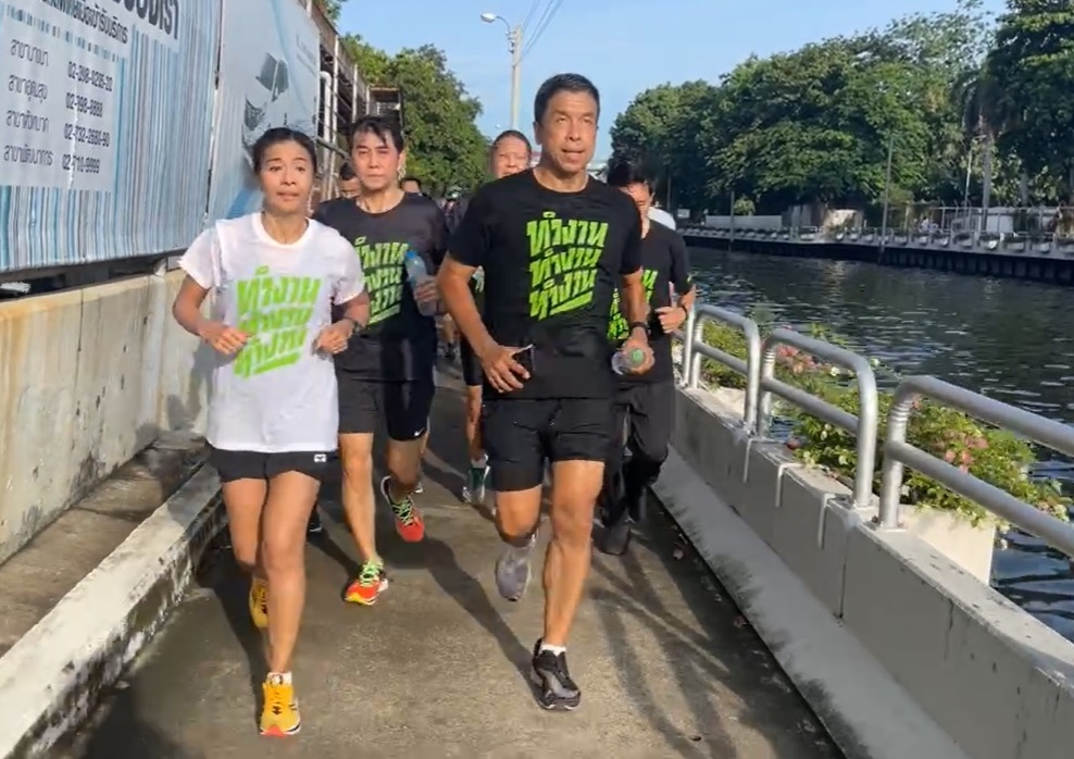 "ชัชชาติ" นำวิ่งเลียบคลองแสนแสบตรวจงานจากสวนลุมพินีไปแยกลำสาลี 