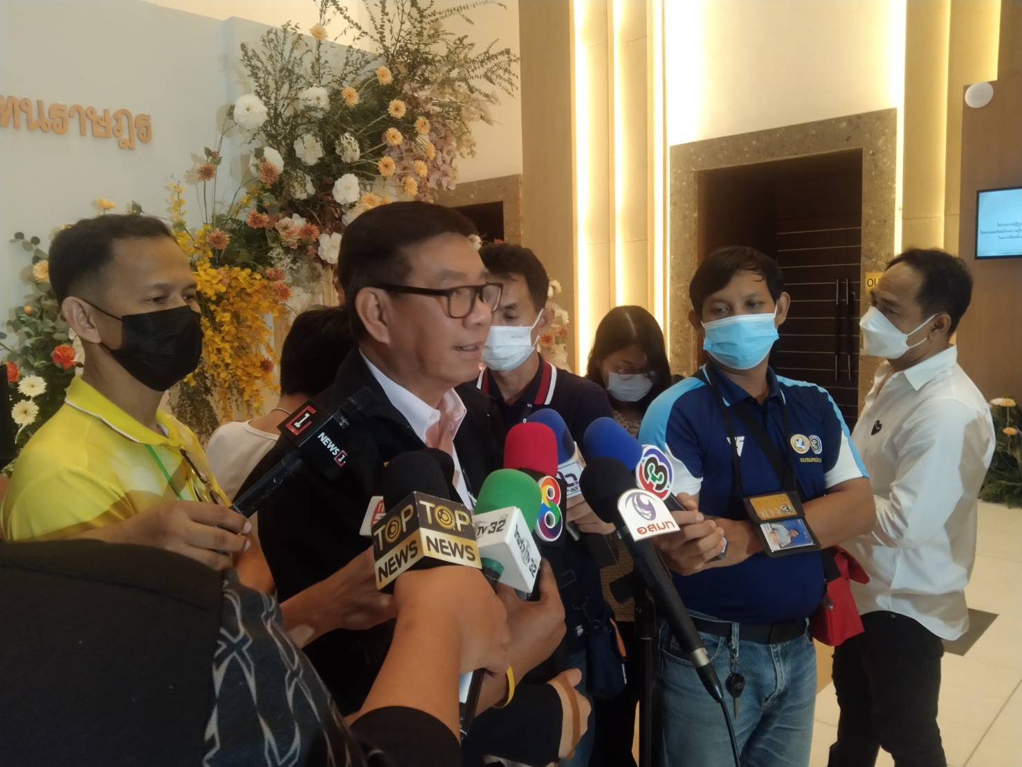 "สมชัย" แนะ กกต.หาผู้เชี่ยวชาญเศรษฐศาสตร์นั่งที่ปรึกษา เร่งพิจารณานโยบายประชานิยม สอนมวย "เลขาฯ" ไม่ควรพูดก่อน 