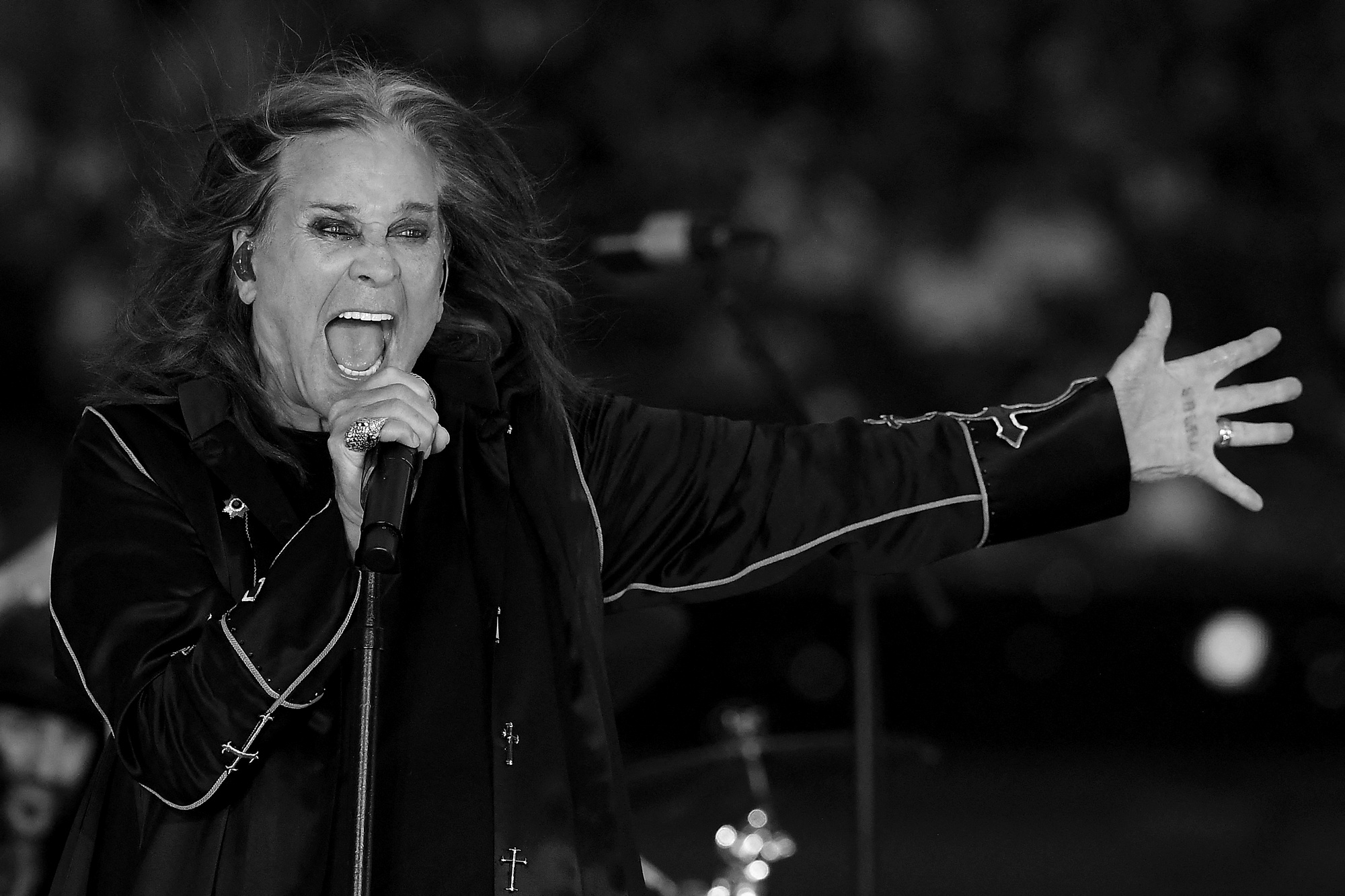 เสียชีวิตแล้ว! "ออสซี่ ออสบอร์น" ตำนานร็อกแห่งวง Black Sabbath ในวัย 76 ปี หลังแสดงคอนเสิร์ตอำลาที่บ้านเกิด
