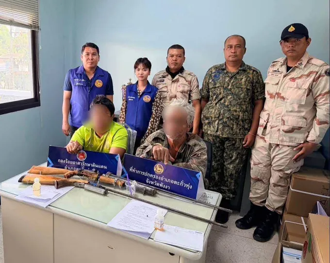 ตะกั่วทุ่งบุกจับ 2 ราย! ยึดปืนยาวอัดลมไทยประดิษฐ์ 2 กระบอก หลังชาวบ้านแจ้งพบถือปืนเดินใกล้โรงเรียน