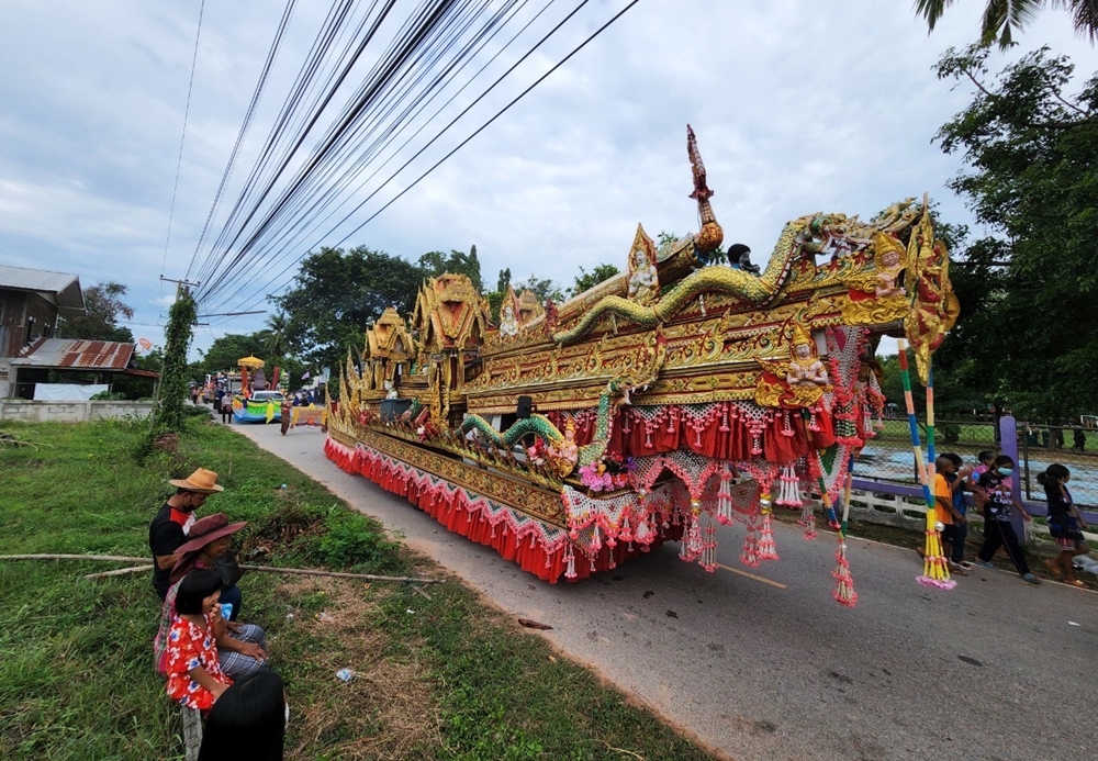 ชาวโคกสมบูรณ์ สืบสานประเพณีบุญบั้งไฟขอฝน สักการะหลวงปู่บุญธรรม