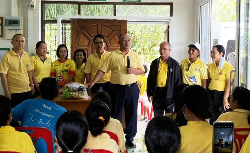 กสส.-สสจ.พัทลุง ร่วมกับขบวนการสหกรณ์ มอบถุงยังชีพให้สมาชิกสหกรณ์ประสบภัยน้ำท่วม
