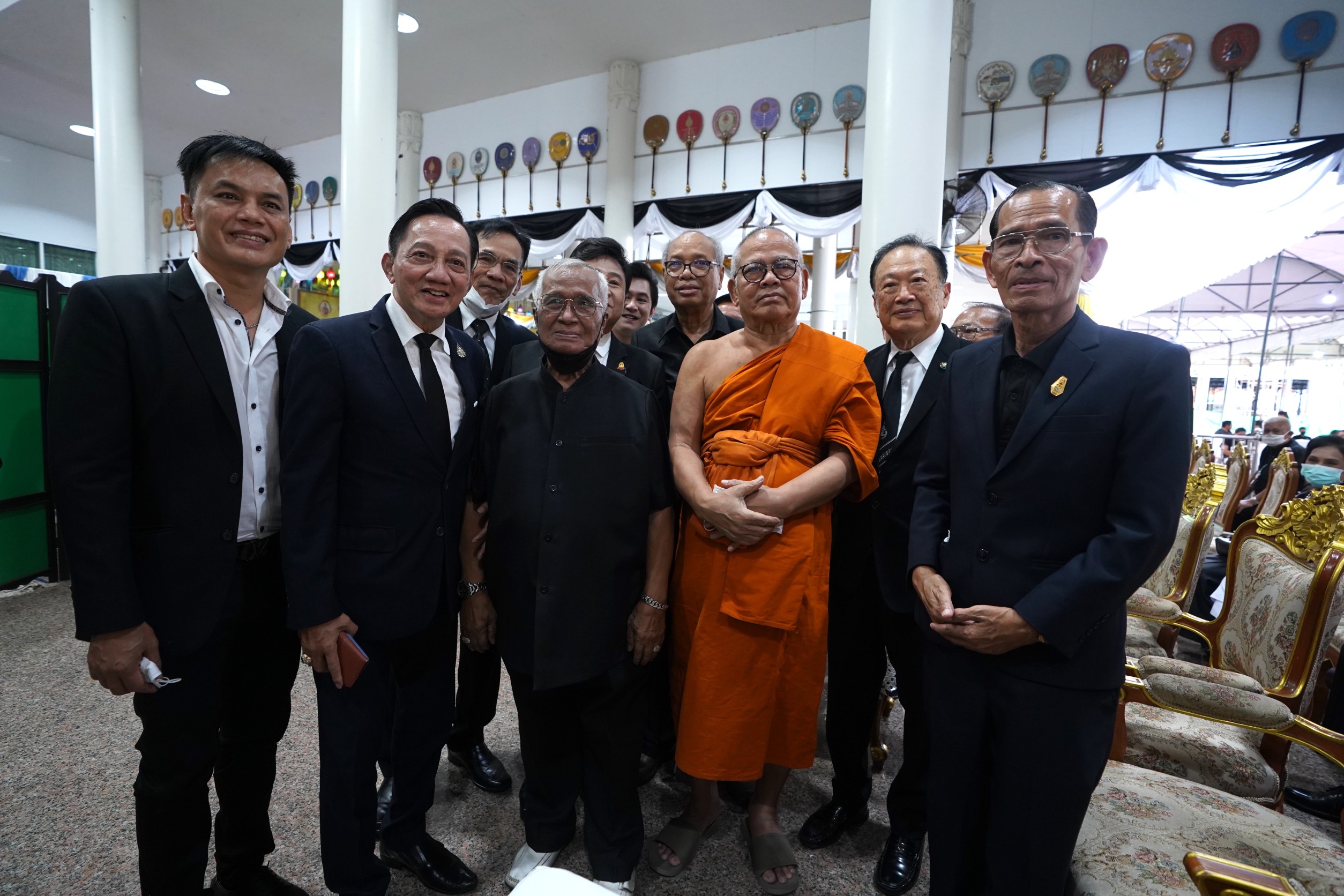  ในหลวงพระราชทานน้ำหลวงอาบศพ ครูชลธี ธารทอง ศิลปินแห่งชาติ 