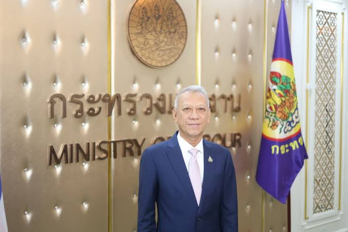 “พิพัฒน์” มอบหมาย รมช.คมนาคม แก้ไขปัญหาวิกฤติน้ำมันขาดแคลนในเส้นทางแต่ละภาค