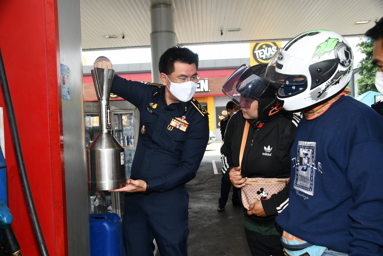 'อธิบดีกรมการค้าภายใน' คุมเข้มหัวจ่ายน้ำมัน เน้นความถูกต้อง เที่ยงตรงของสถานีบริการ