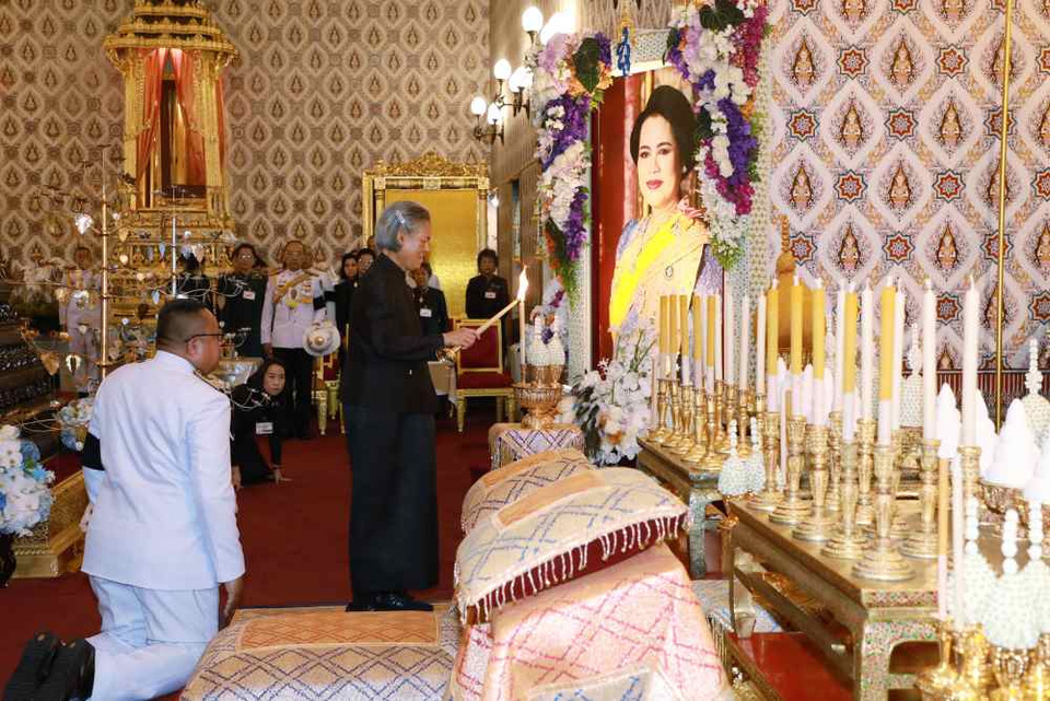 กรมสมเด็จพระเทพรัตนราชสุดาฯ เสด็จฯ ไปในการบำเพ็ญพระราชกุศลถวายพระบรมศพ "พระพันปีหลวง"