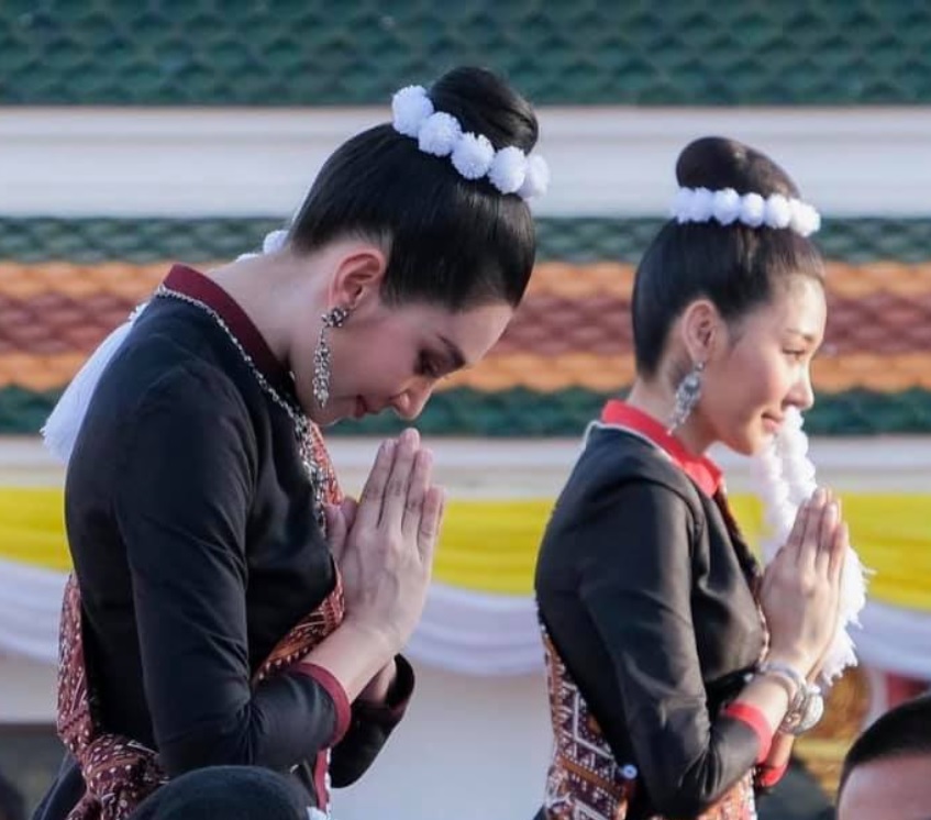 แห่ส่องสาวสวยรำข้างนางเอกดัง แฝดเบลล่าหรือเปล่า