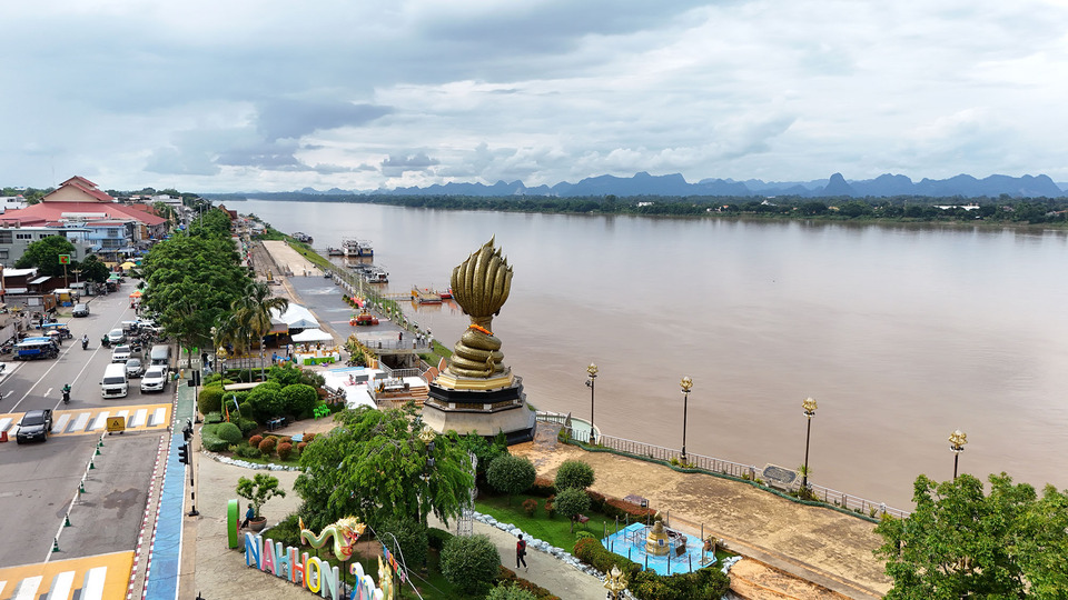 จับตา “พายุไมสัก” ทำฝนถล่ม! น้ำโขงพุ่งเกือบ 1 เมตรในวันเดียว นครพนมยังรับน้ำไหว ชลประทานเร่งพร่องน้ำรับมือ