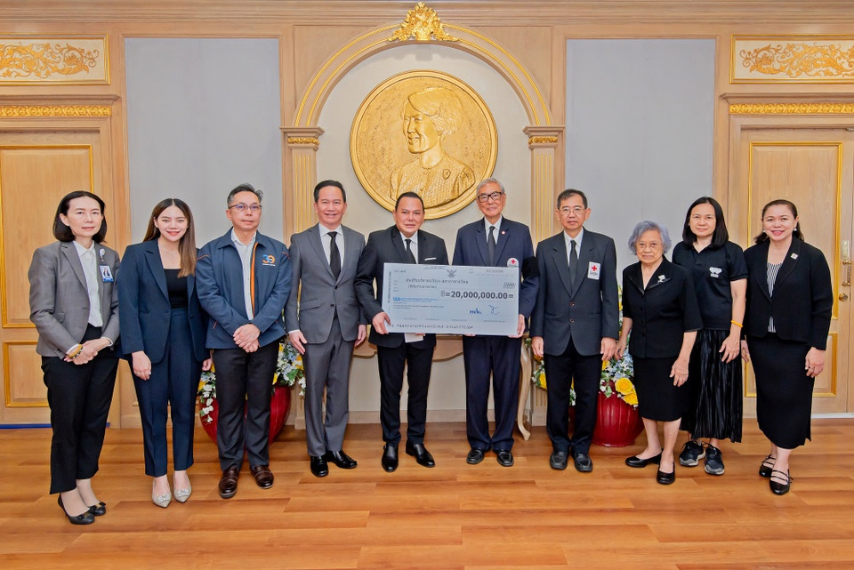 เลขาธิการสภากาชาดไทย รับมอบเงิน จำนวน 20,000,000 บาท เพื่อจัดตั้ง เงินทุนนายแพทย์วิศิษฐ์ ฐิตวัฒน์